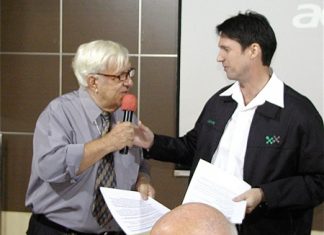 MC Roger Fox introduces fellow member Gavin Waddel, International Marketing Executive for Phayathai Sriracha Hospital, to introduce the guest speaker Dr. Montien Sirisuntornlak for his talk on osteoporosis.
